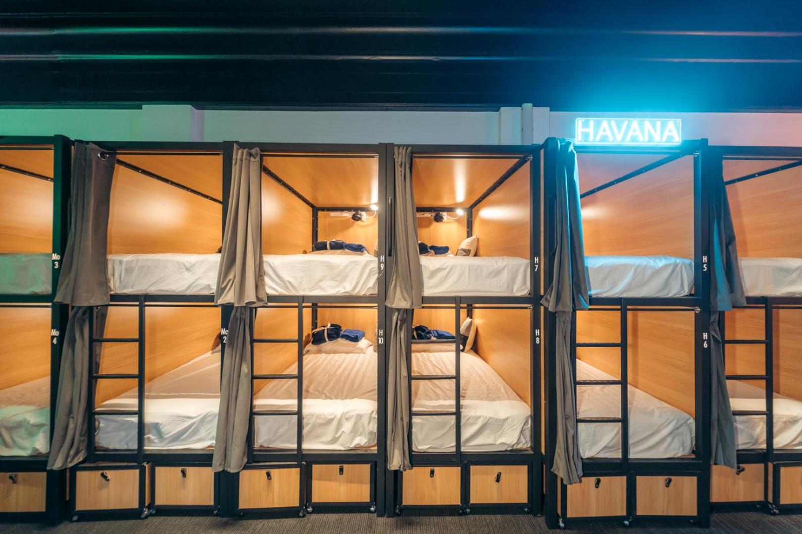 Capsuleaccom Hostel Голд-Кост Экстерьер фото