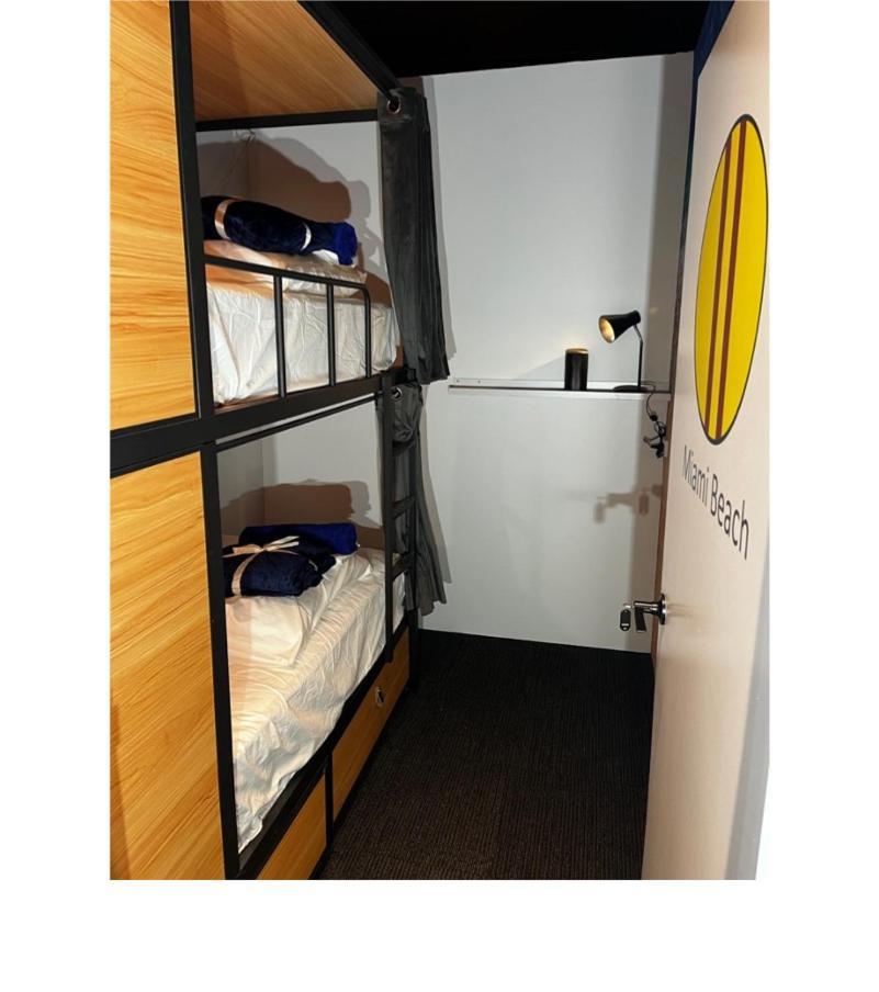 Capsuleaccom Hostel Голд-Кост Экстерьер фото